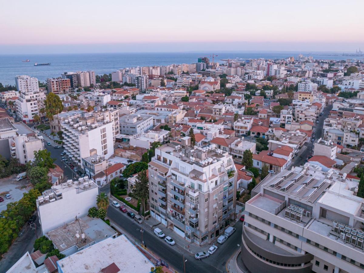 Sanders Coral Court Penthouse - Cute 3-Bedroom Apartment With Balcony Limassol Bagian luar foto