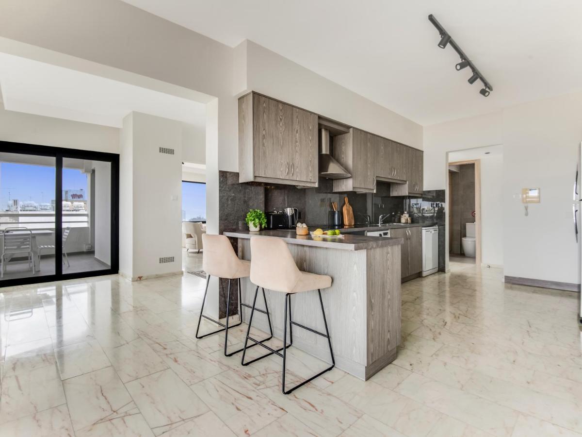 Sanders Coral Court Penthouse - Cute 3-Bedroom Apartment With Balcony Limassol Bagian luar foto